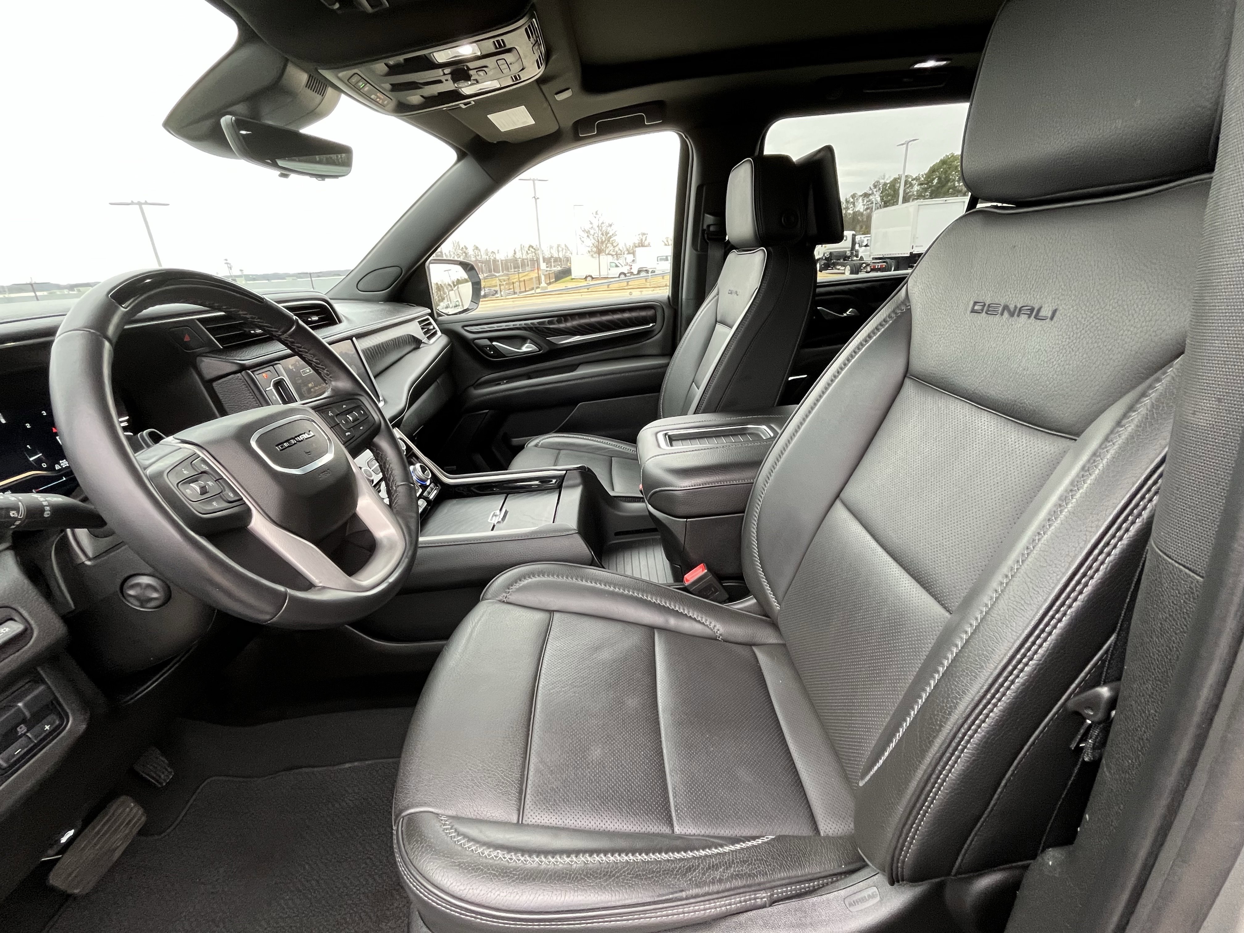Used 2024 GMC Yukon XL Denali w/ Advanced Technology Package image 17