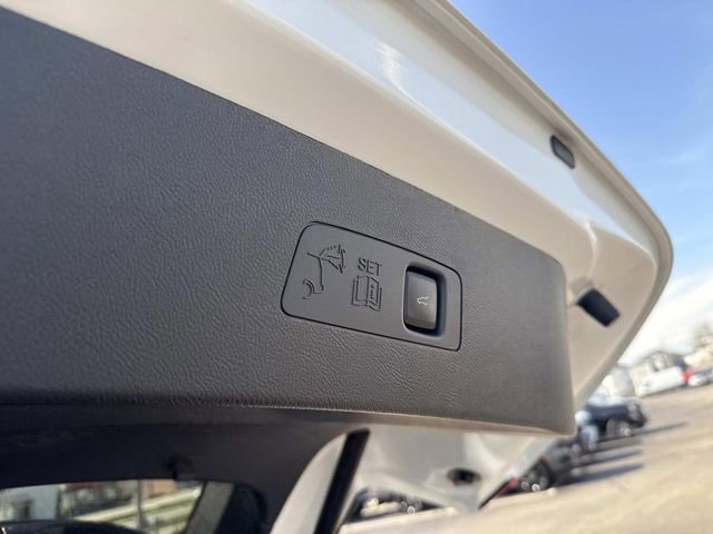Used 2025 Lincoln Corsair AWD w/ Equipment Group 101A image 7