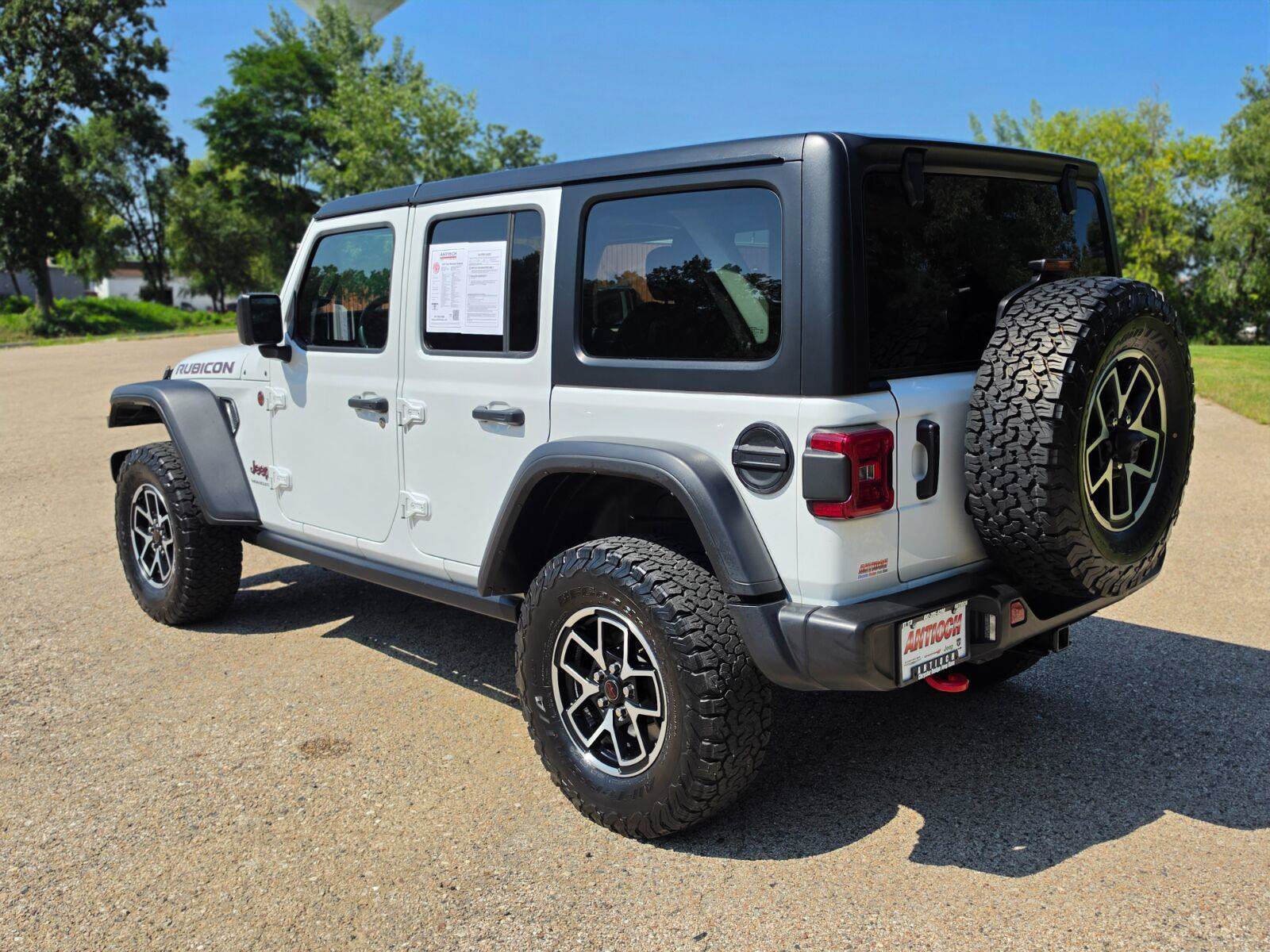 Used 2024 Jeep Wrangler Unlimited Rubicon AWD/4WD image 18