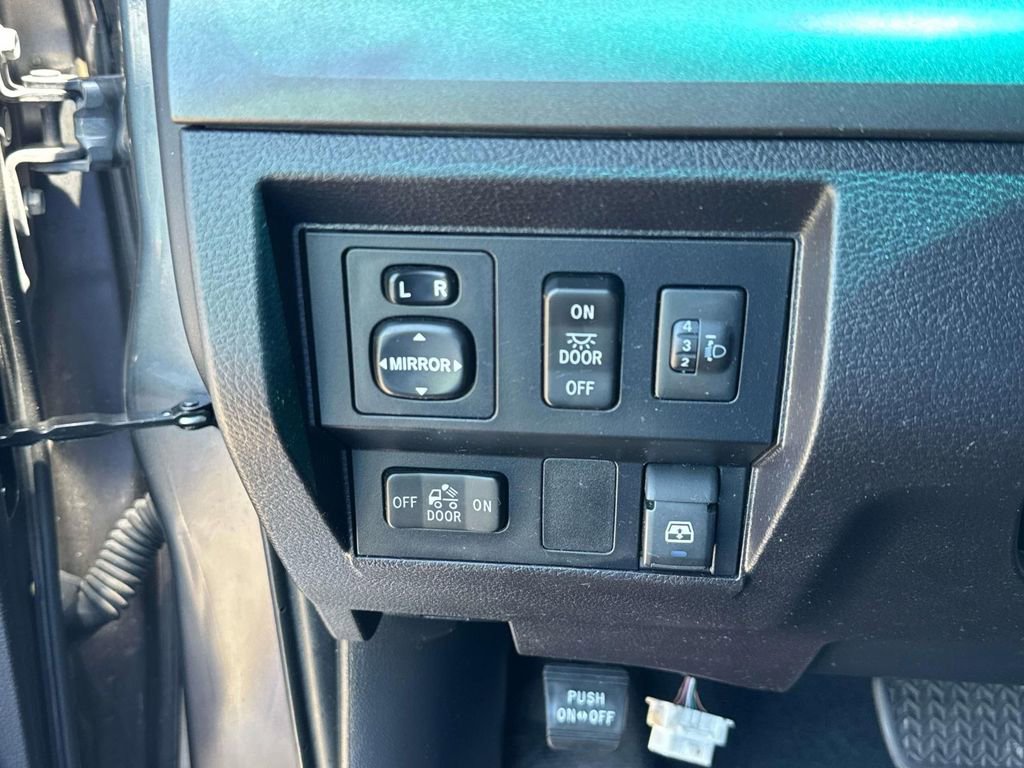 Used 2016 Toyota Tundra SR5 w/ SR5 Upgrade Package RWD image 21