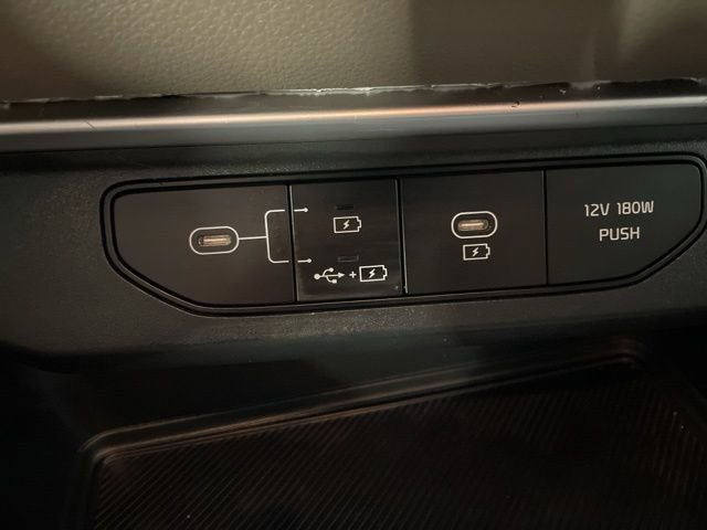 Used 2025 Kia Carnival image 26