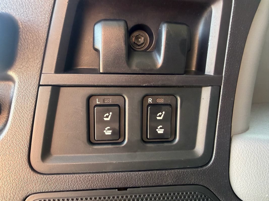 Used 2018 Toyota Sequoia Platinum AWD/4WD image 22