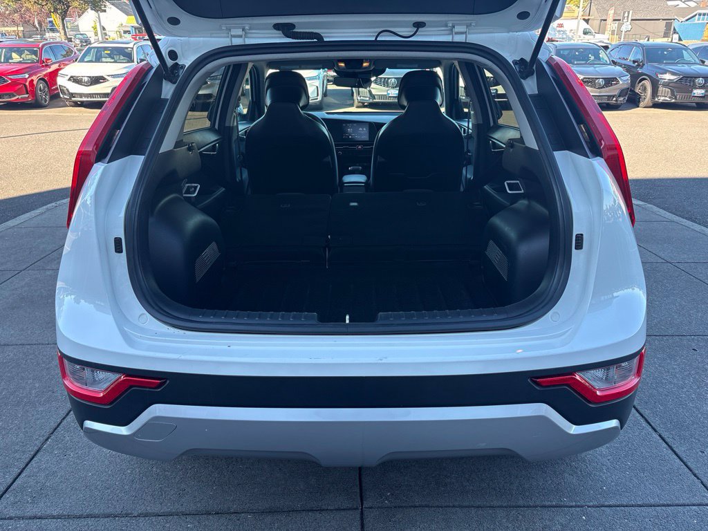 Used 2025 Kia Niro LX FWD image 32