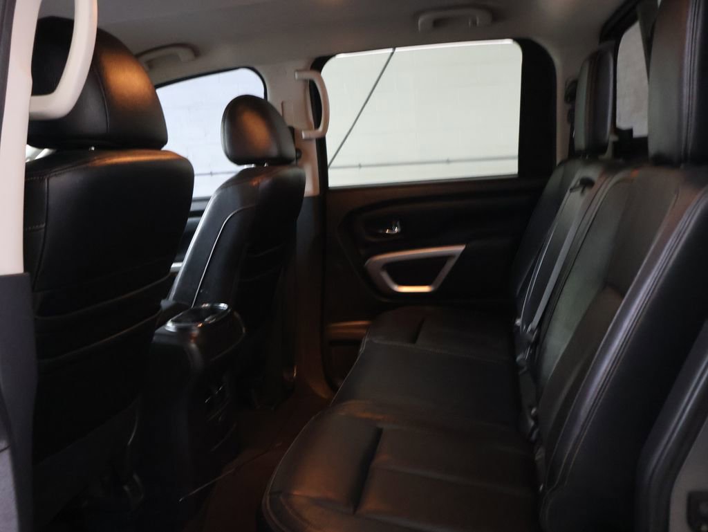 Used 2017 Nissan Titan SL image 15