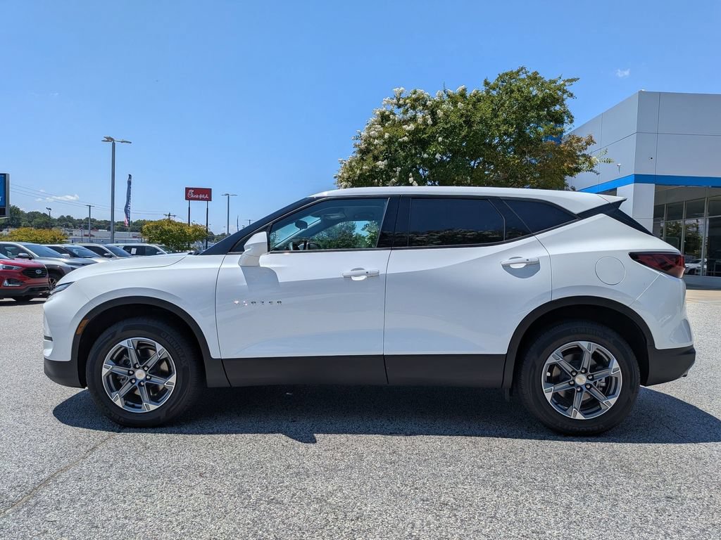 Used 2025 Chevrolet Blazer LT FWD image 5