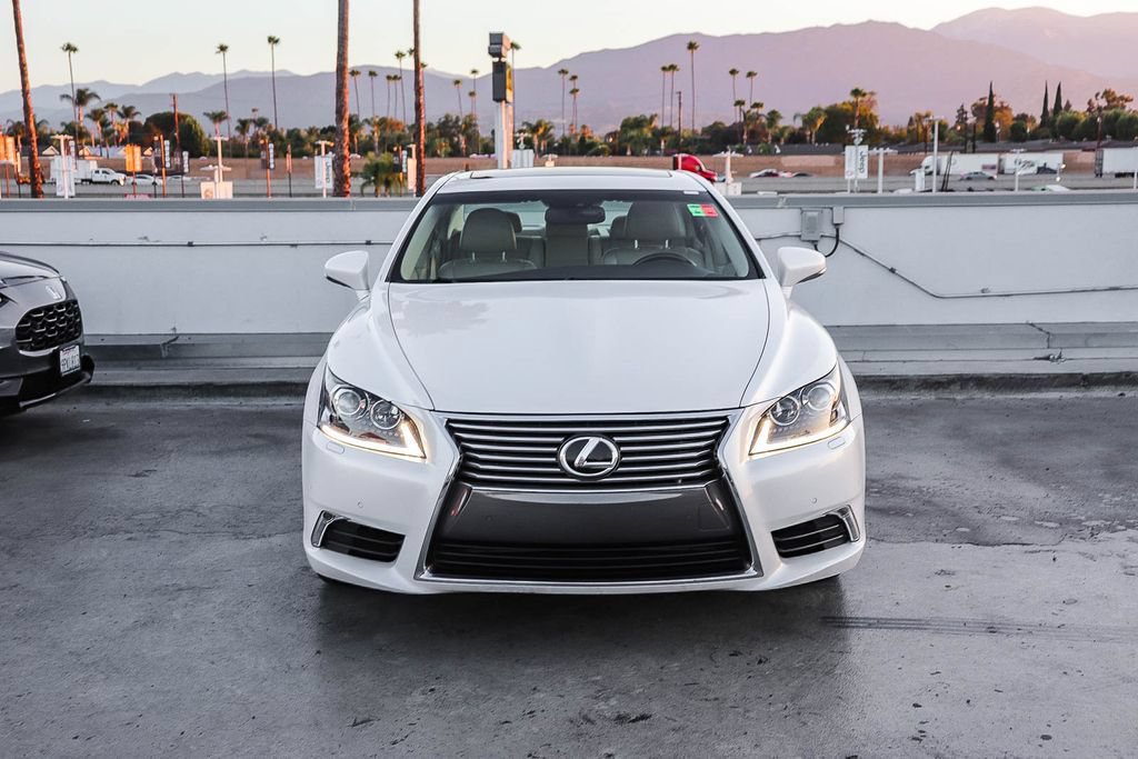 Used 2016 Lexus LS 460 w/ Comfort Package RWD image 3