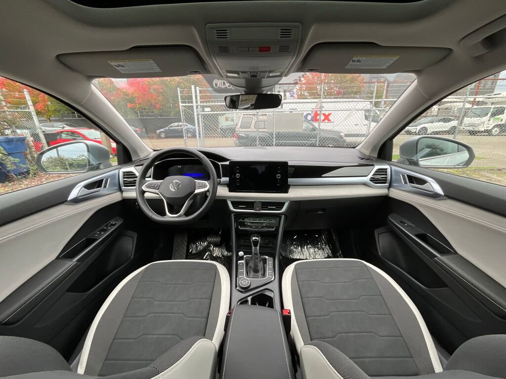 New 2025 Volkswagen Taos SE image 15