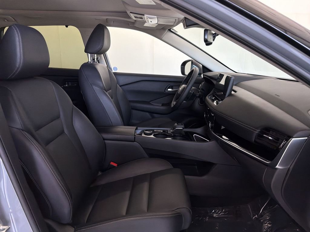 Certified 2025 Nissan Rogue SL w/ Tech Package AWD/4WD image 19