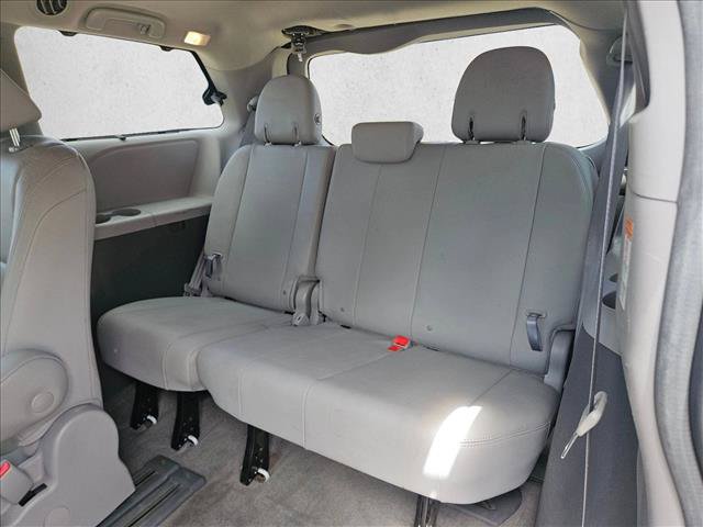Used 2018 Toyota Sienna XLE FWD image 9