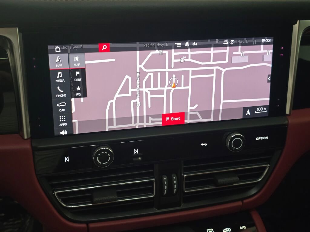 Certified 2023 Porsche Macan AWD/4WD image 16