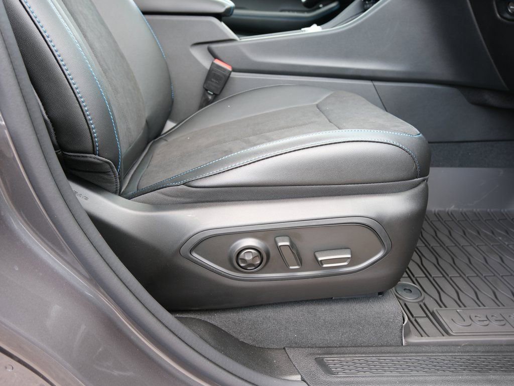 Used 2024 Jeep Grand Cherokee Trailhawk image 39