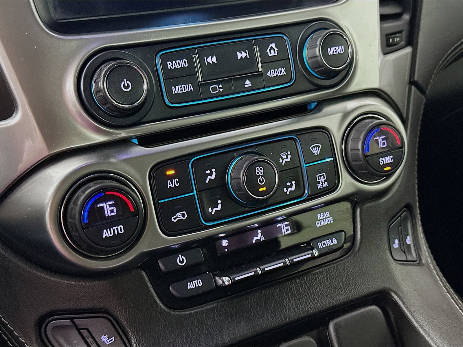 Used 2018 Chevrolet Tahoe LT w/ LT Midnight Edition AWD/4WD image 17