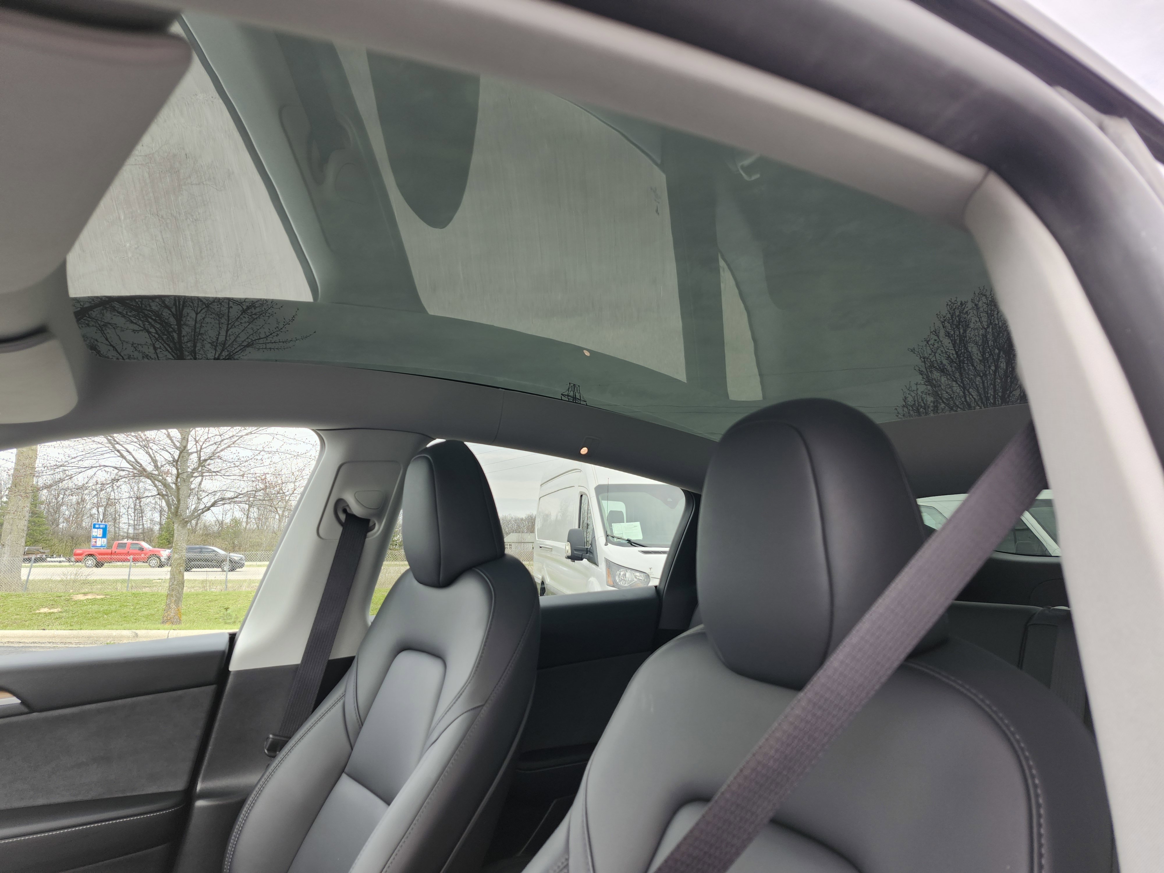 Used 2024 Tesla Model Y Long Range AWD/4WD image 2