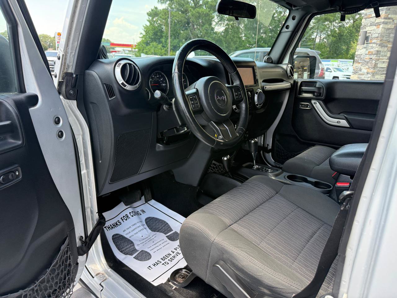 Used 2012 Jeep Wrangler Unlimited Sahara w/ Connectivity Group AWD/4WD image 9