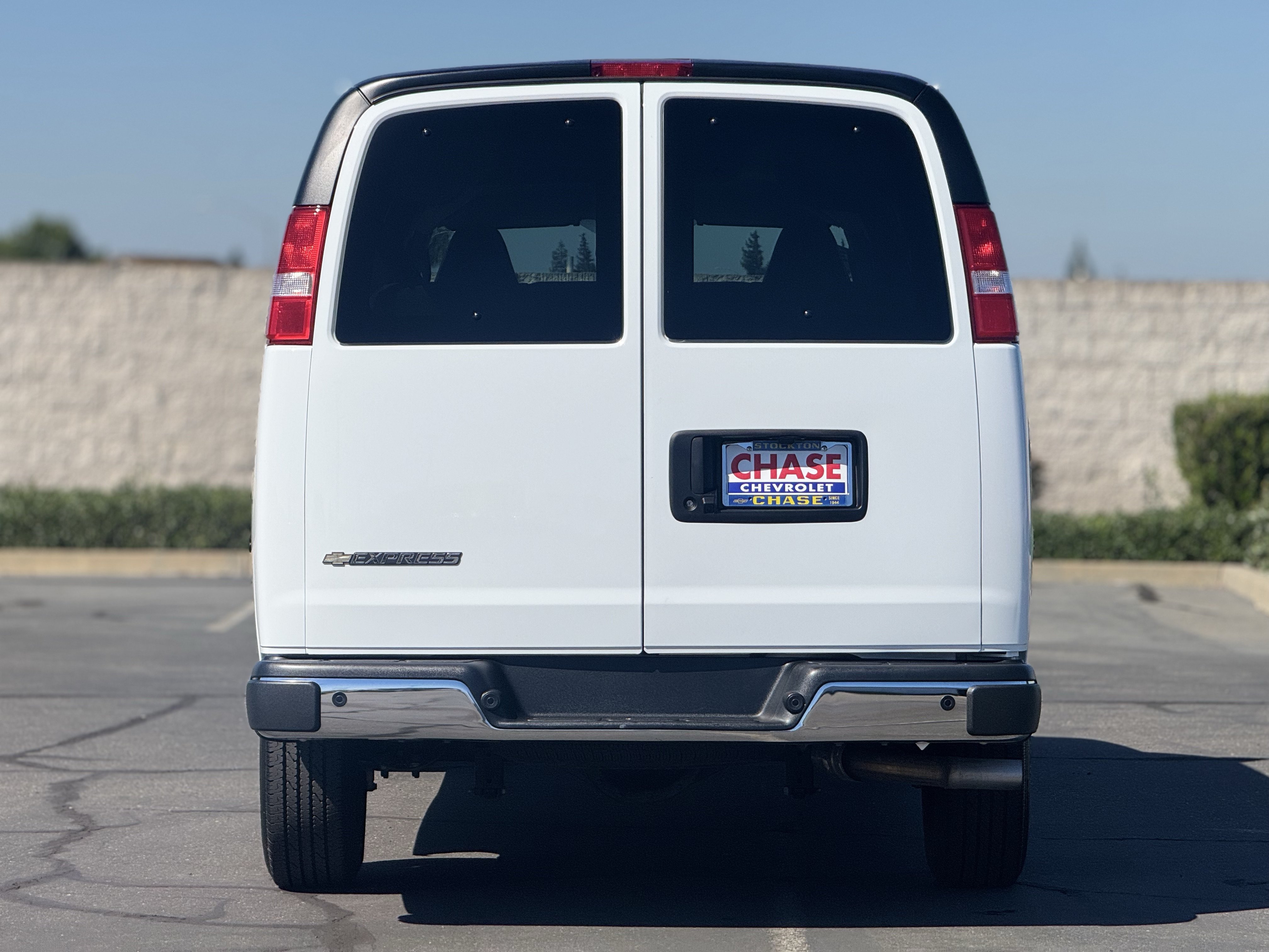 Certified 2025 Chevrolet Express 3500 LT w/ LT Preferred Equipment Group RWD image 6