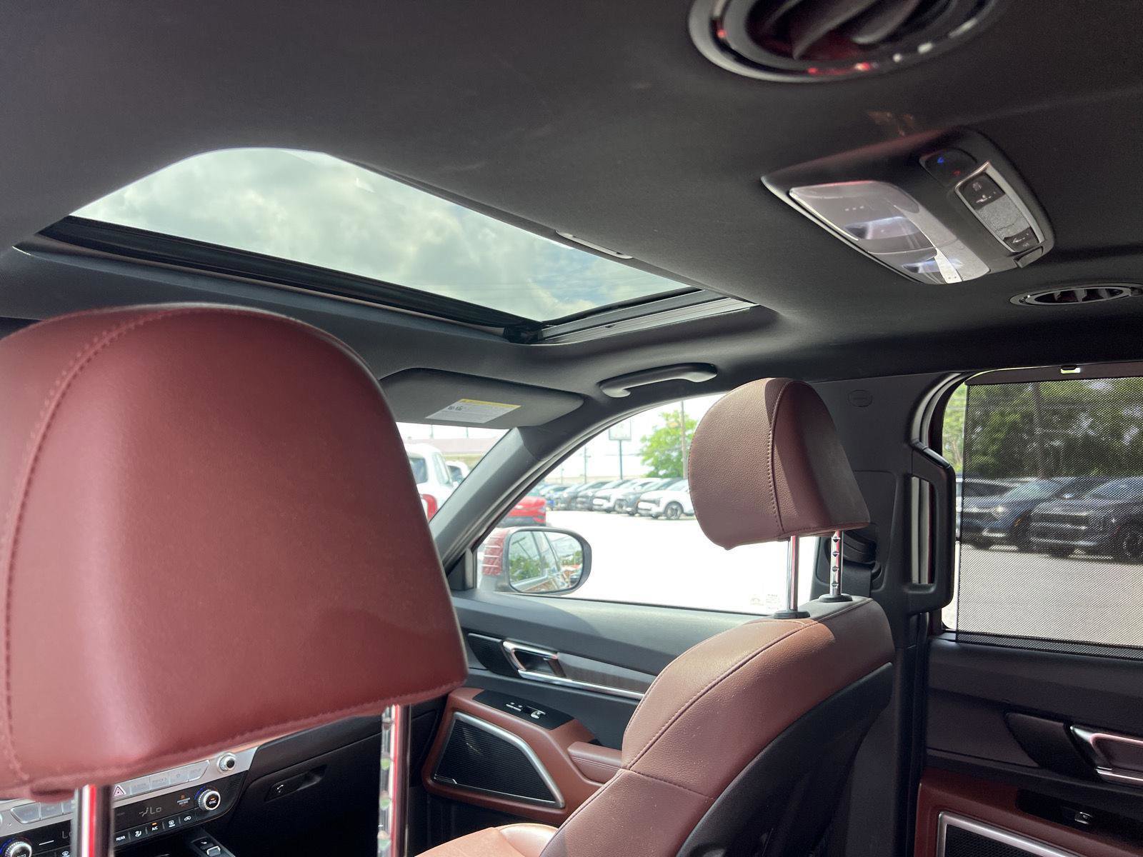 Used 2024 Kia Telluride EX w/ EX Captain's Chair Package image 10