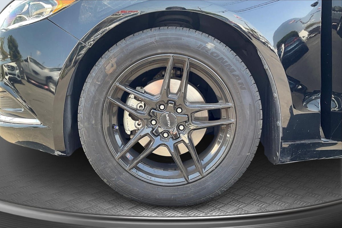 Used 2018 Ford Fusion SE w/ Fusion SE Technology Package FWD image 9