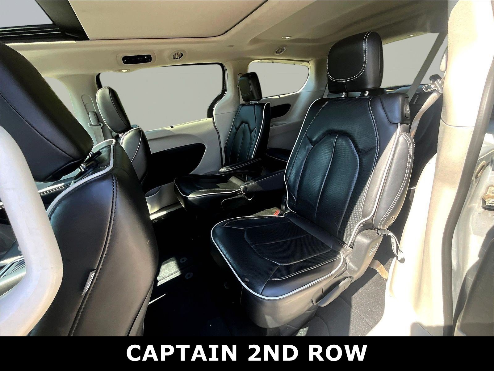Used 2023 Chrysler Pacifica Limited FWD image 3