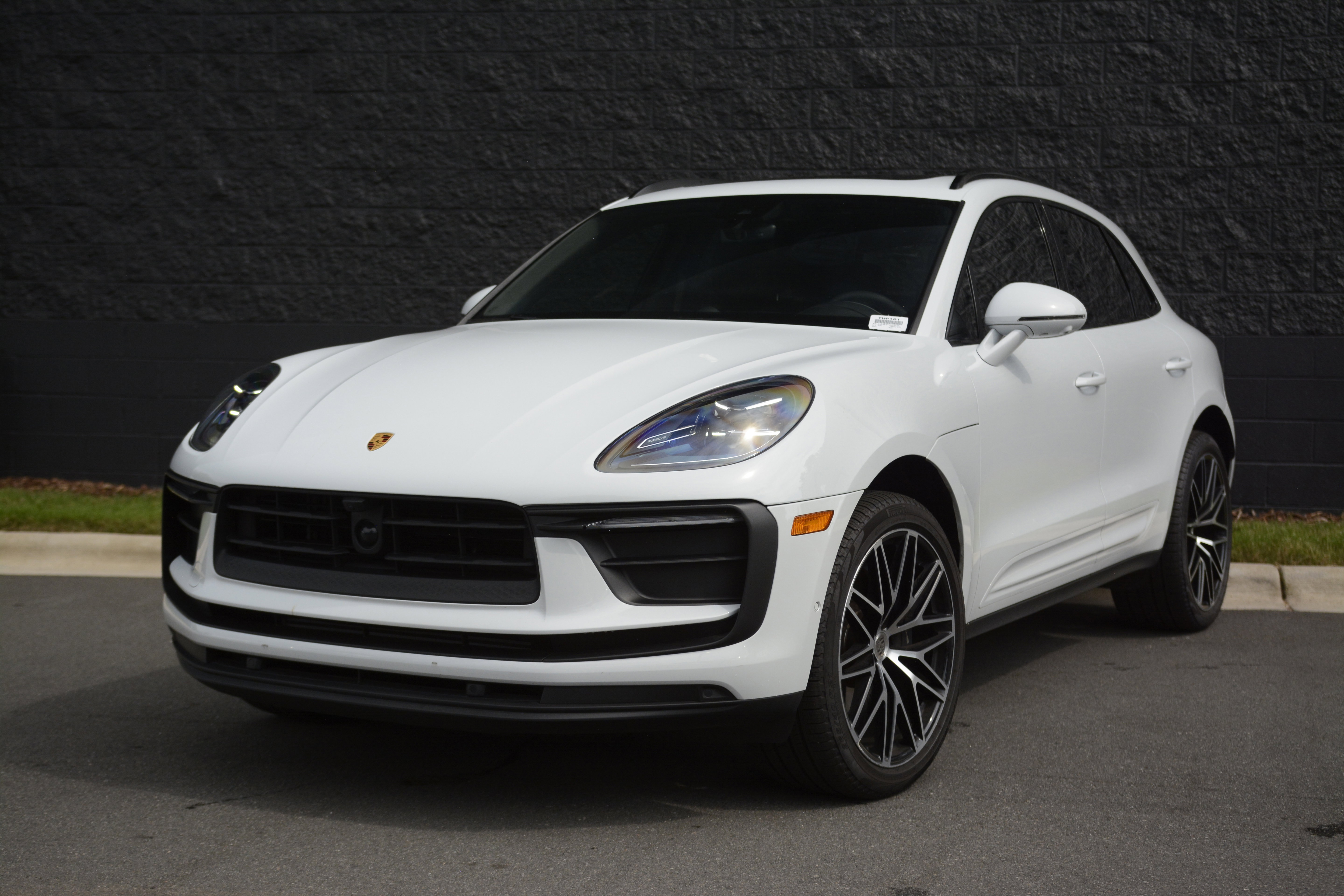 Certified 2026 Porsche Macan AWD/4WD image 42