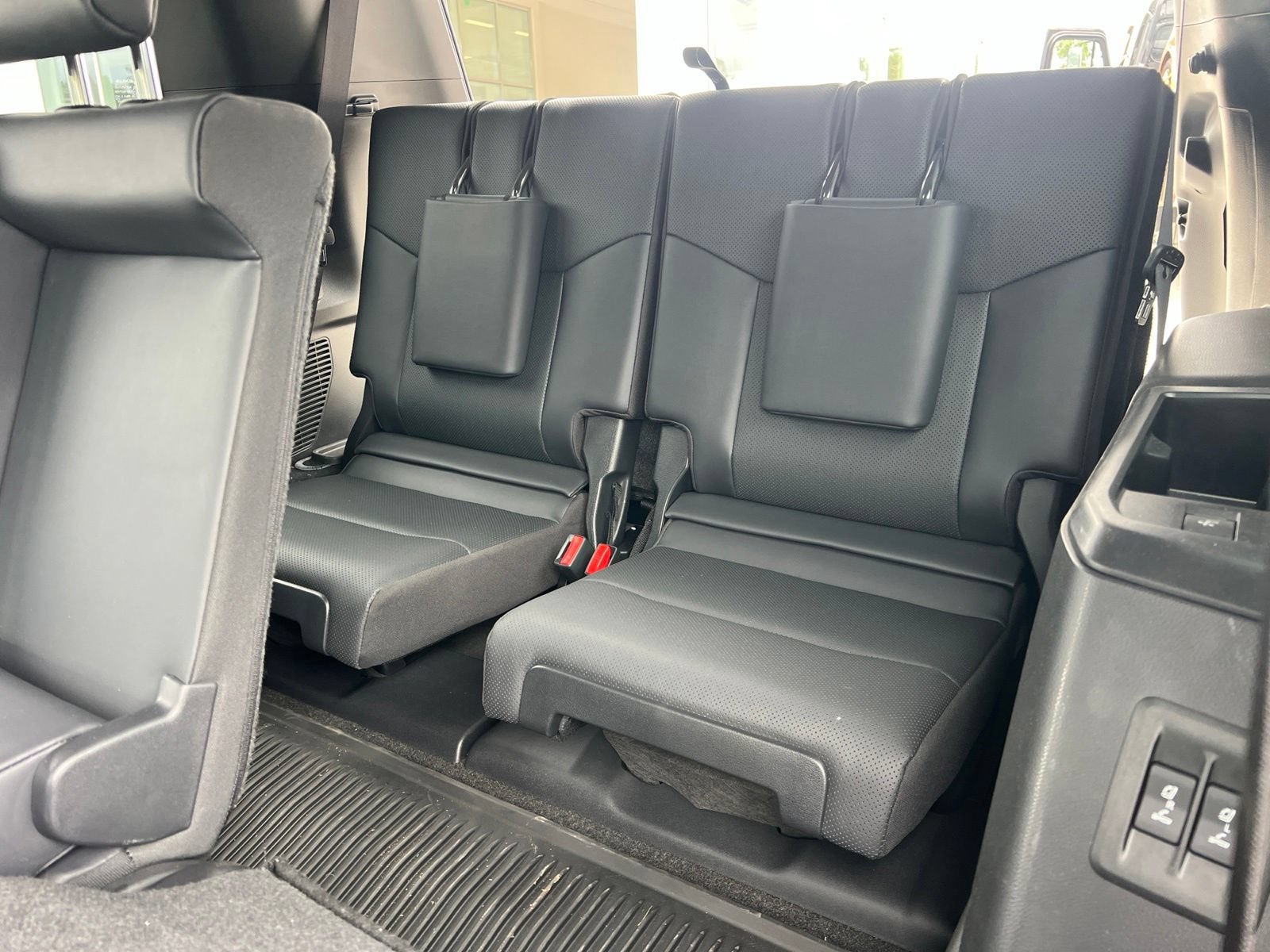 Used 2025 Lexus GX 550 w/ Accessory Package (2T) AWD/4WD image 32