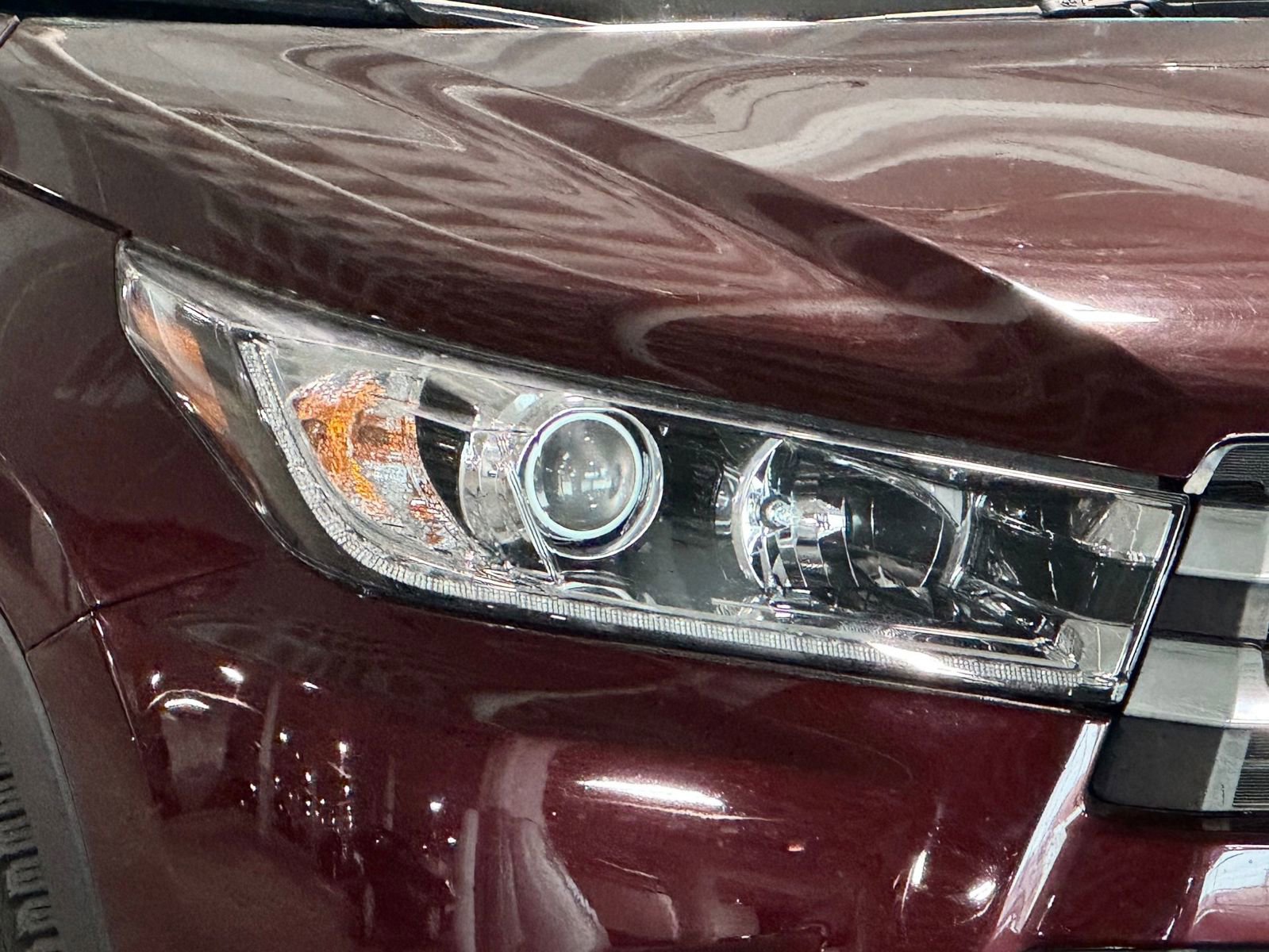 Used 2019 Toyota Highlander Limited AWD/4WD image 4