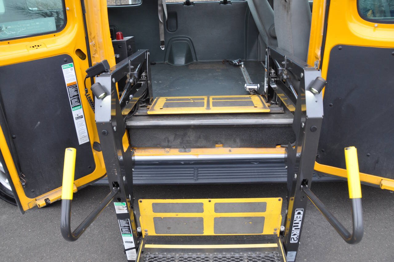Used 2014 Ford E-250 and Econoline 250 Extended w/ Power Group RWD image 26