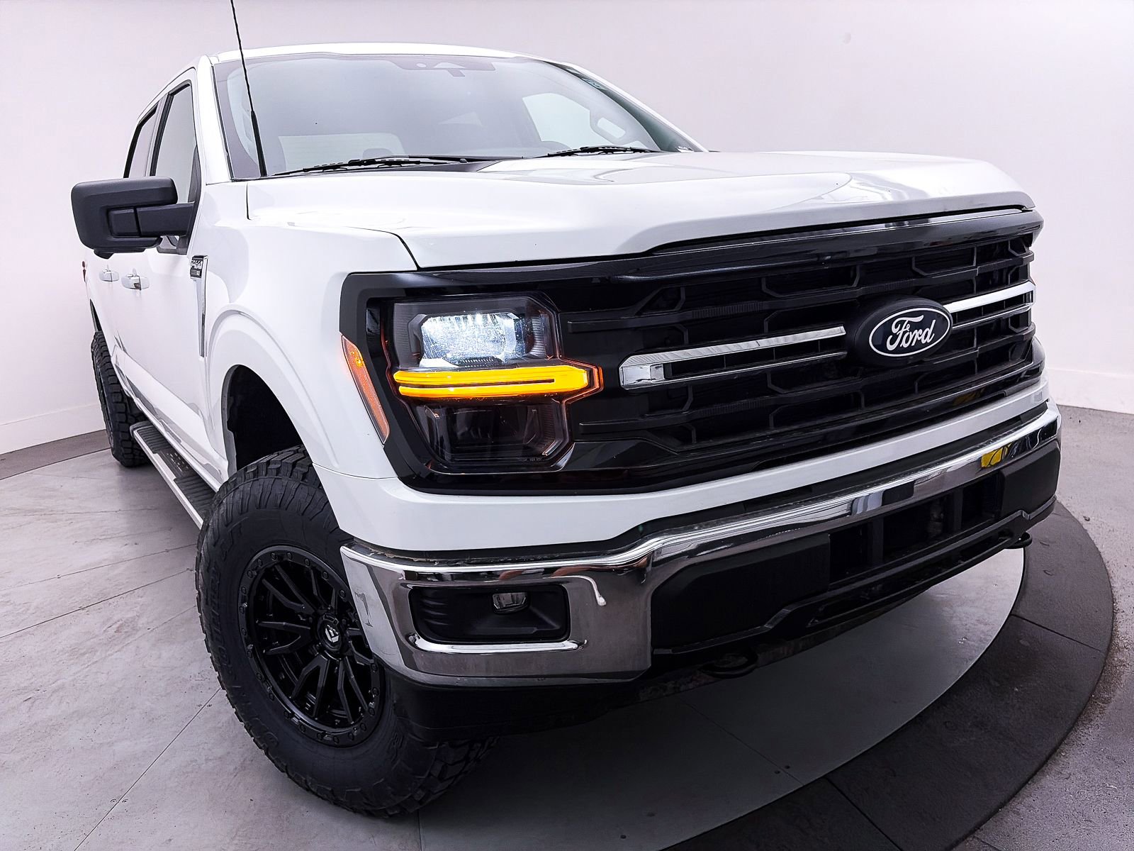 Used 2024 Ford F150 XLT w/ Tow/Haul Package image 3