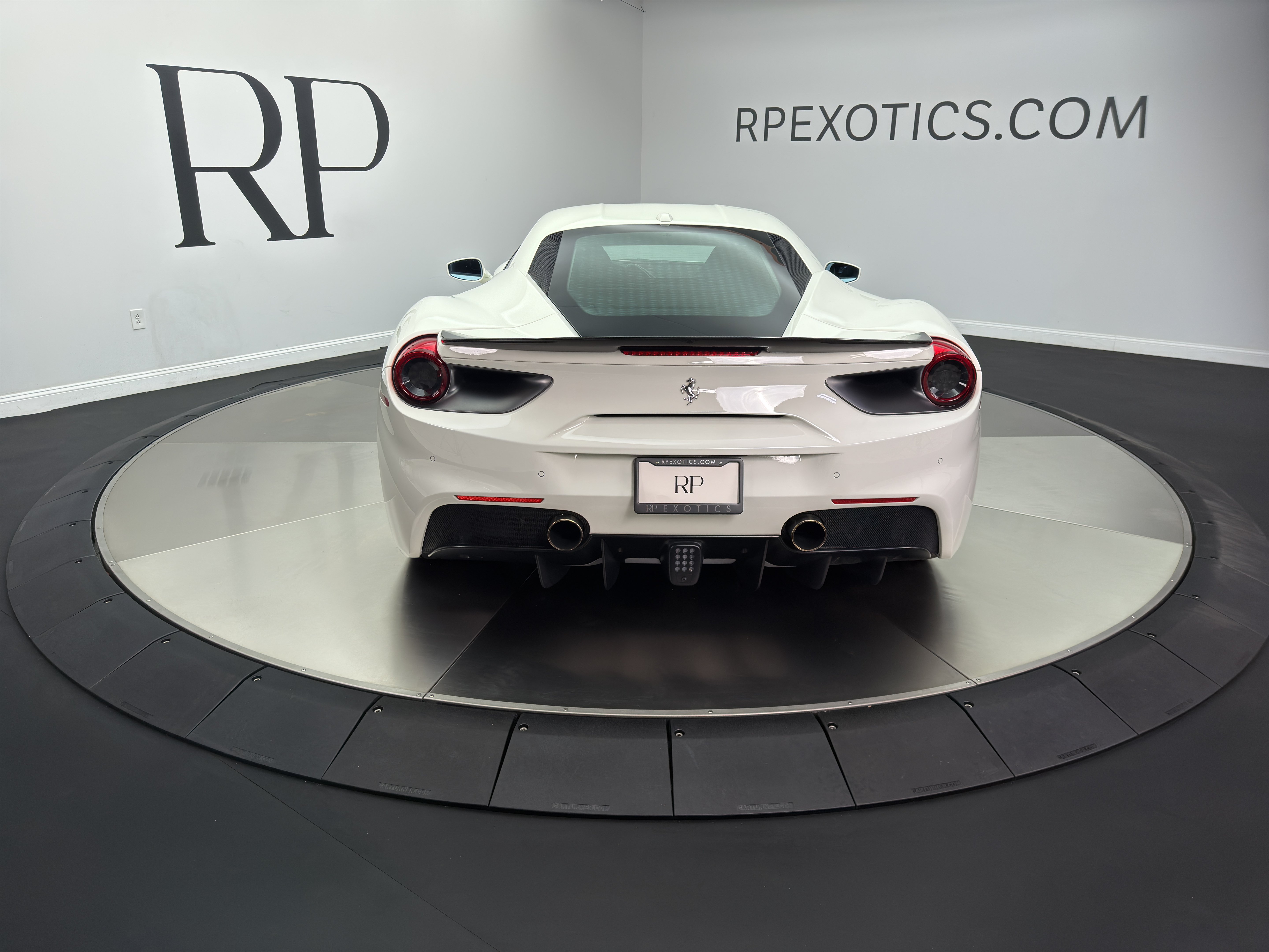 Used 2019 Ferrari 488 GTB RWD image 13