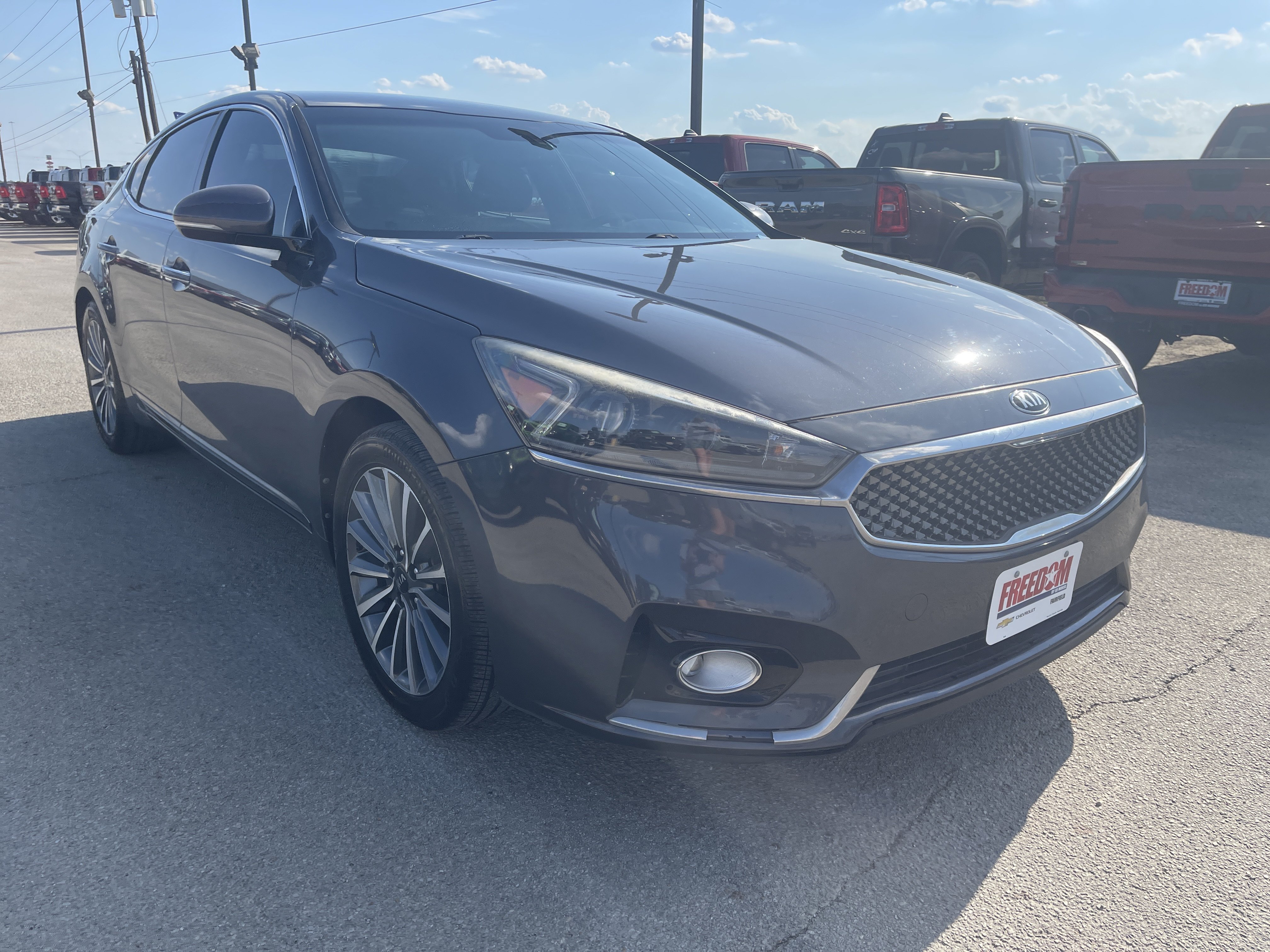 Used 2017 Kia Cadenza Premium FWD image 2