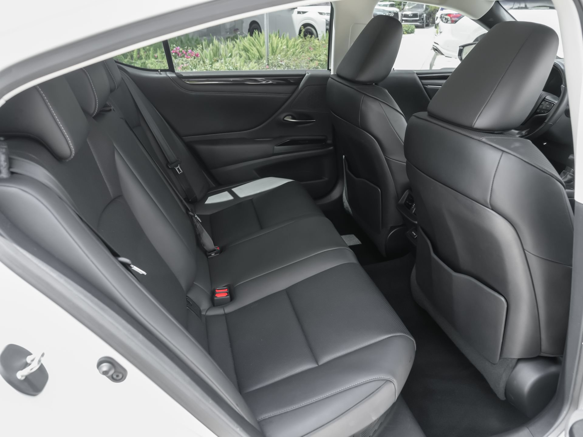 Used 2020 Lexus ES 300h w/ Premium Package FWD image 38