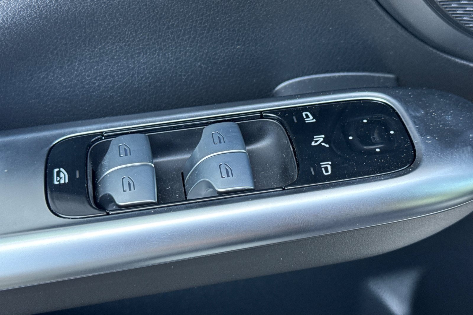 New 2025 Mercedes-Benz C 300 4MATIC Sedan image 13