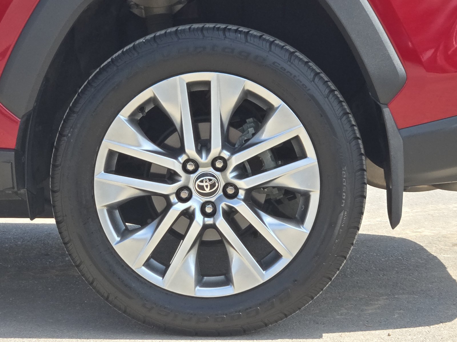 Used 2024 Toyota RAV4 Limited FWD image 25