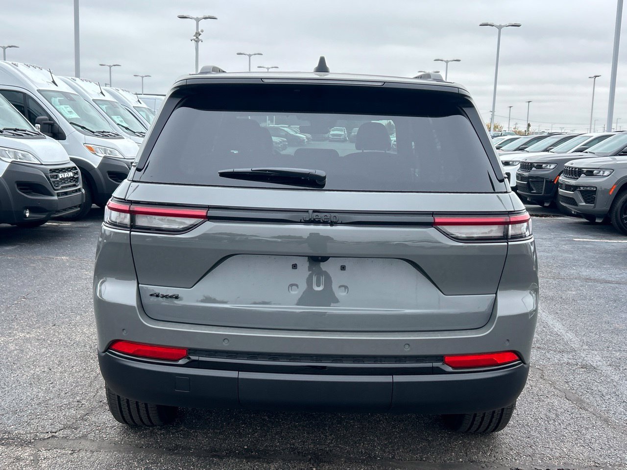 New 2027 Jeep Grand Cherokee Laredo X AWD/4WD image 4
