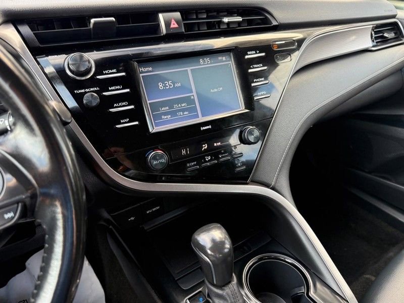 Used 2020 Toyota Camry SE image 25