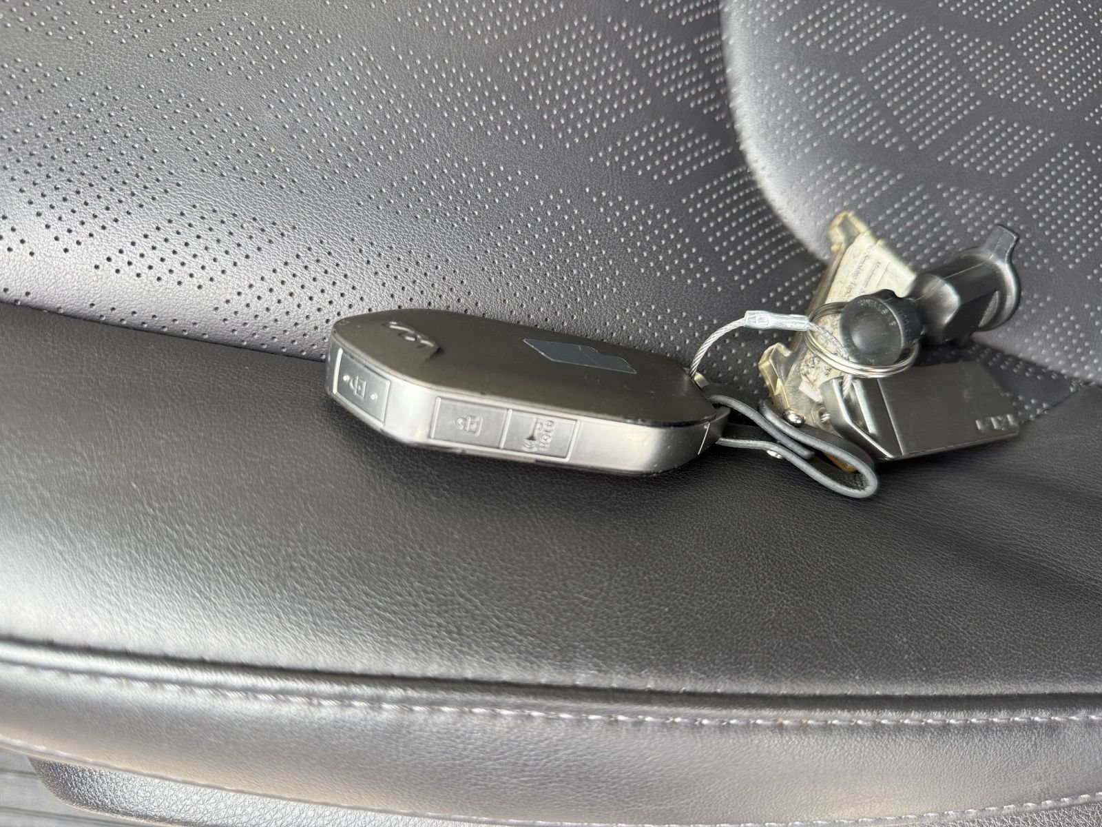 Used 2026 Kia Carnival FWD image 19