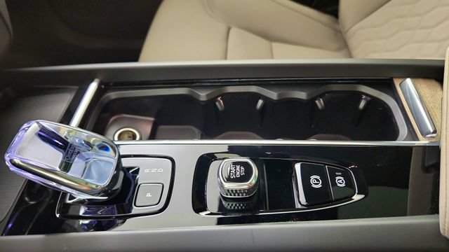 New 2026 Volvo XC60 B5 Plus w/ Climate Package AWD/4WD image 17