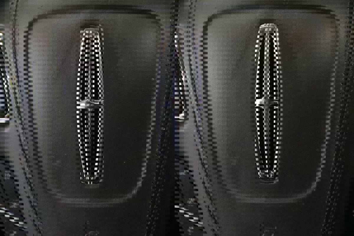 Used 2017 Lincoln MKZ Select w/ Climate Package image 39