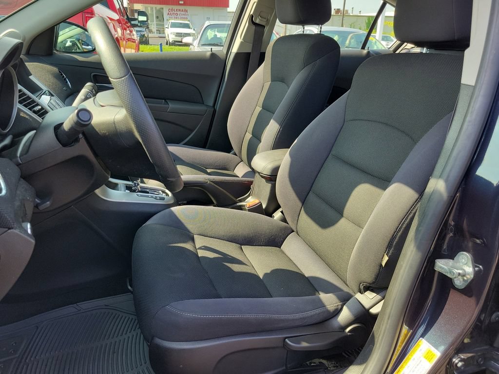 Used 2015 Chevrolet Cruze LT FWD image 19
