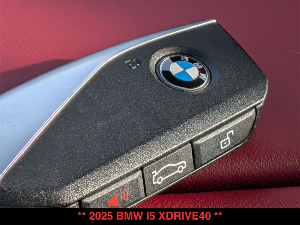 Used 2025 BMW i5 xDrive40 w/ Premium Package image 32