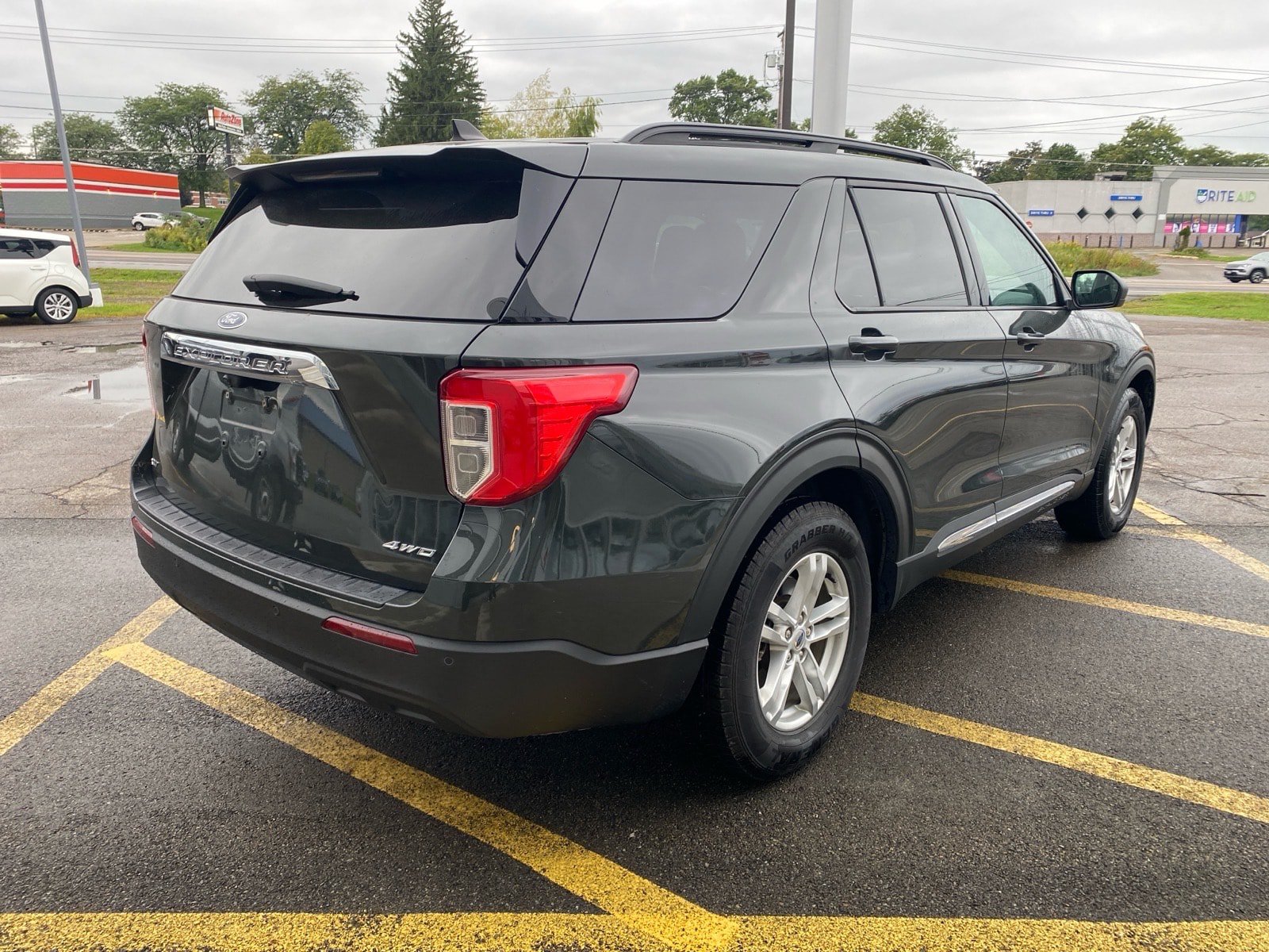 Used 2021 Ford Explorer XLT AWD/4WD image 6