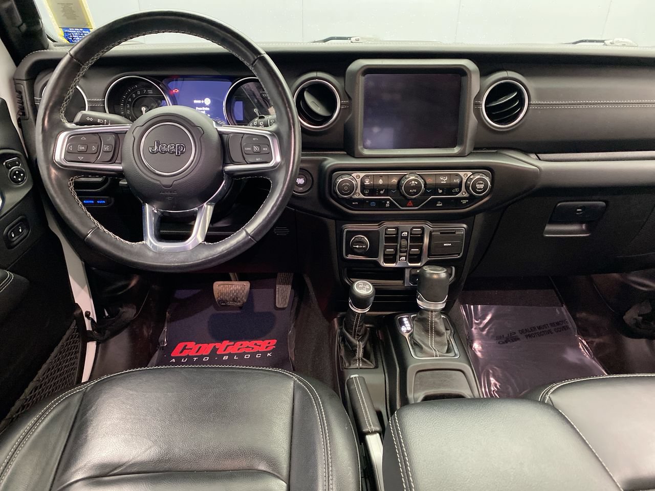 Used 2022 Jeep Wrangler Unlimited Sahara w/ Cold Weather Group AWD/4WD image 15