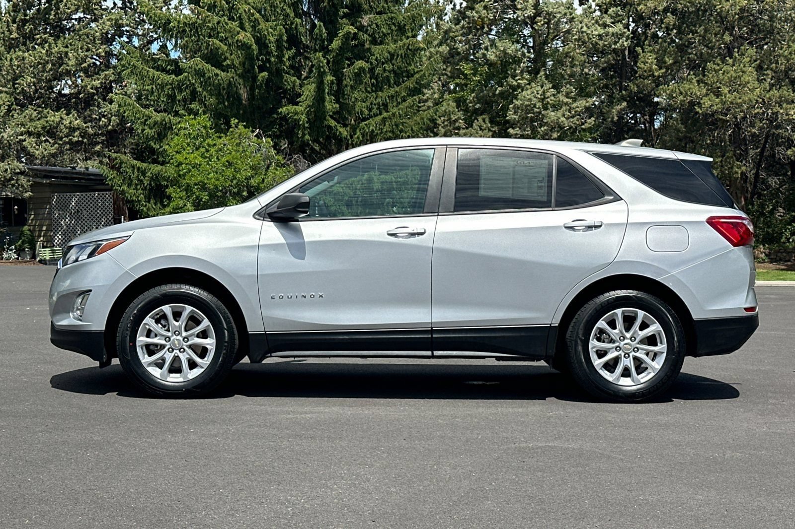 Used 2021 Chevrolet Equinox LS w/ LS Convenience Package AWD/4WD image 7