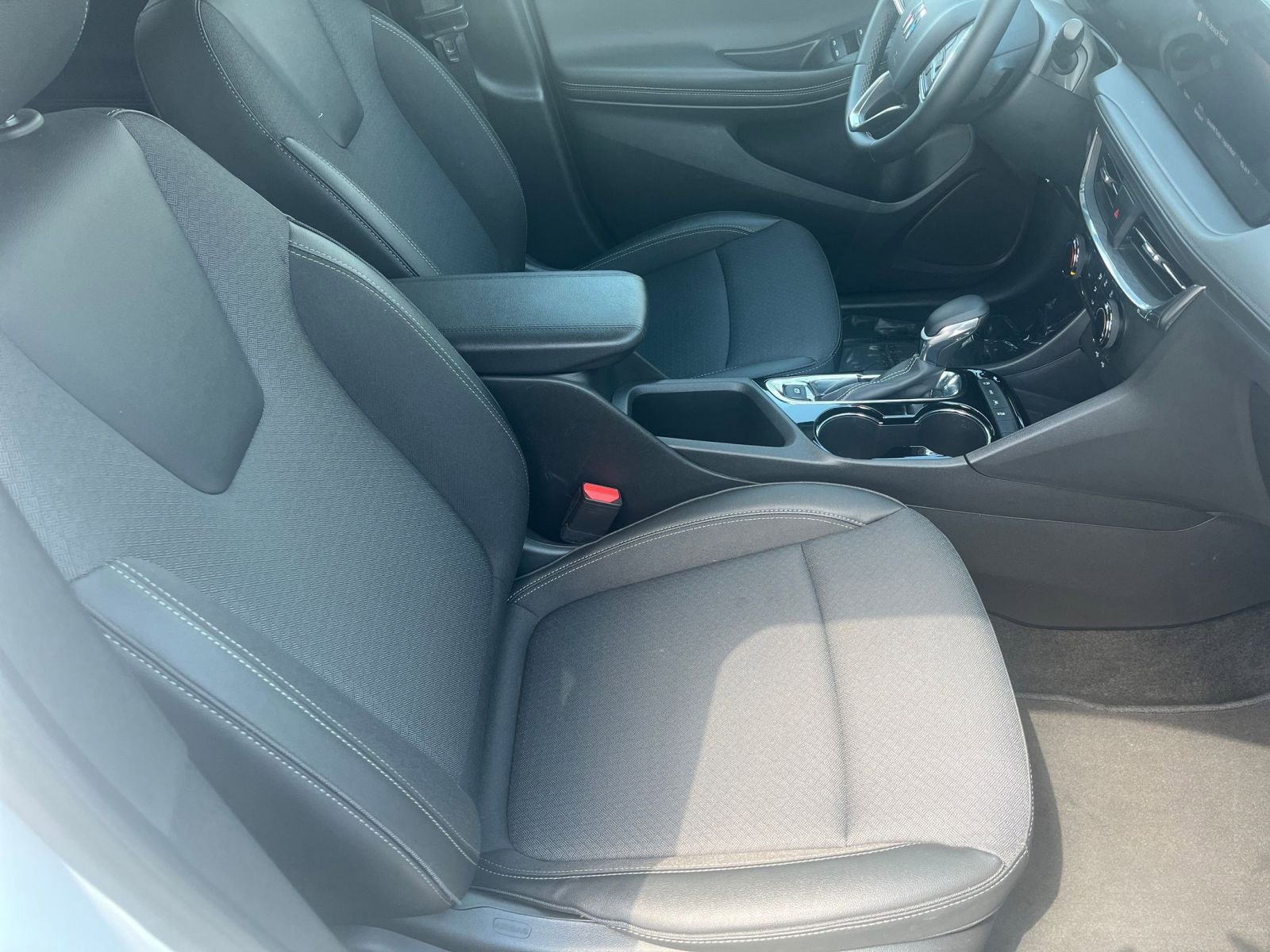 Used 2025 Buick Encore GX Preferred AWD/4WD image 35