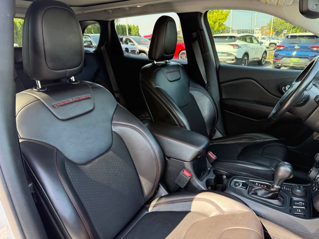 Used 2019 Jeep Cherokee Trailhawk w/ Comfort/Convenience Group AWD/4WD image 22
