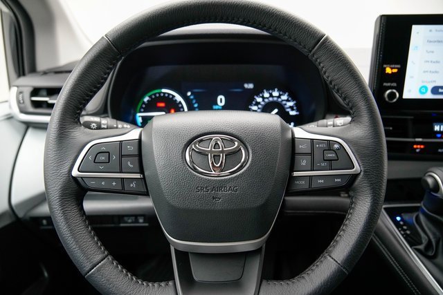 Certified 2025 Toyota Sienna XLE image 25