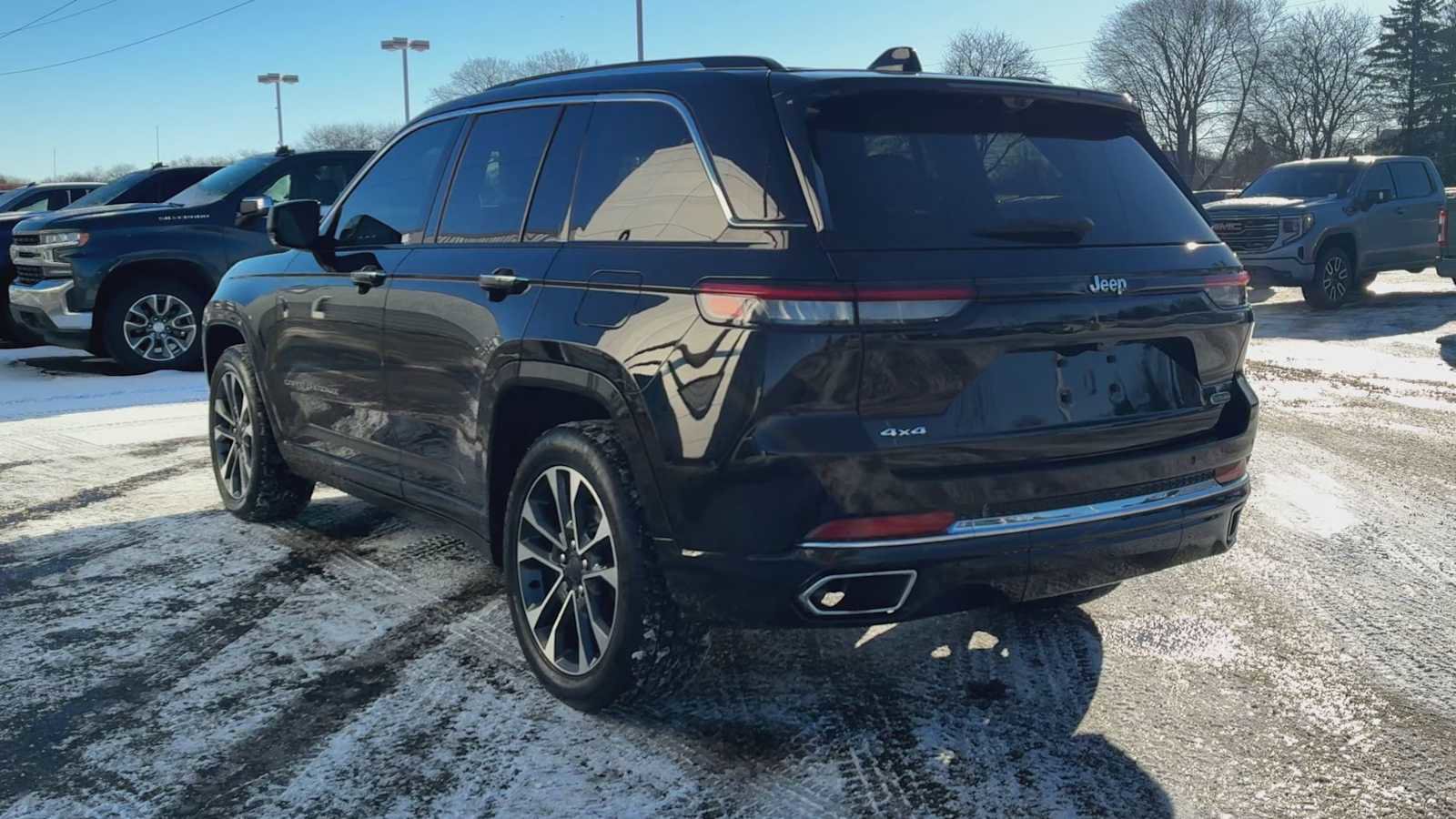 Used 2023 Jeep Grand Cherokee Overland w/ Advanced Protech Group III image 4