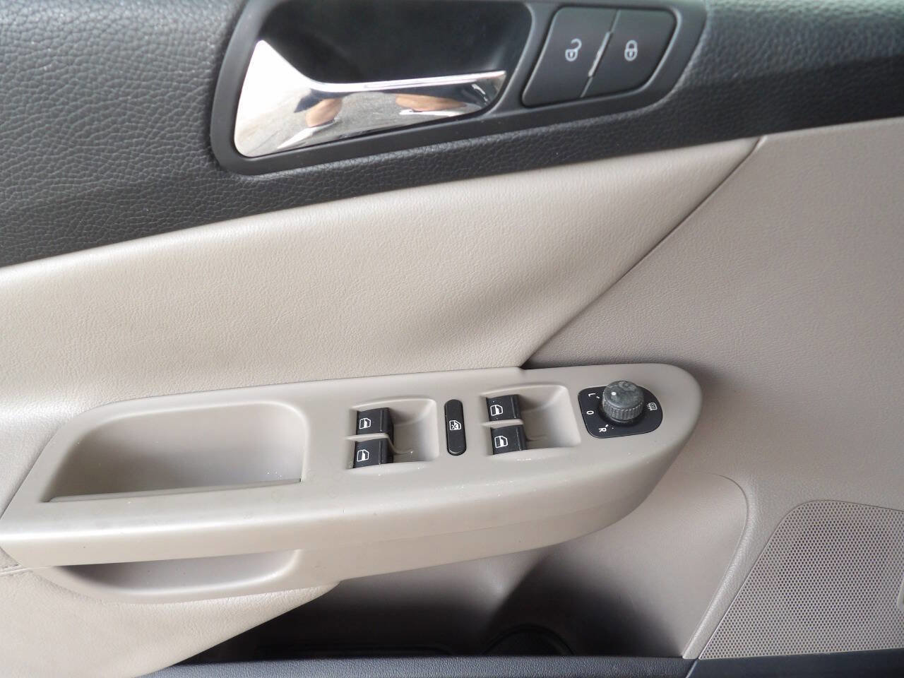 Used 2008 Volkswagen Passat Lux image 18