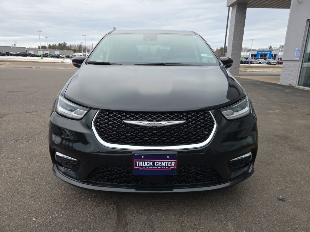 Used 2023 Chrysler Pacifica Touring-L FWD image 8