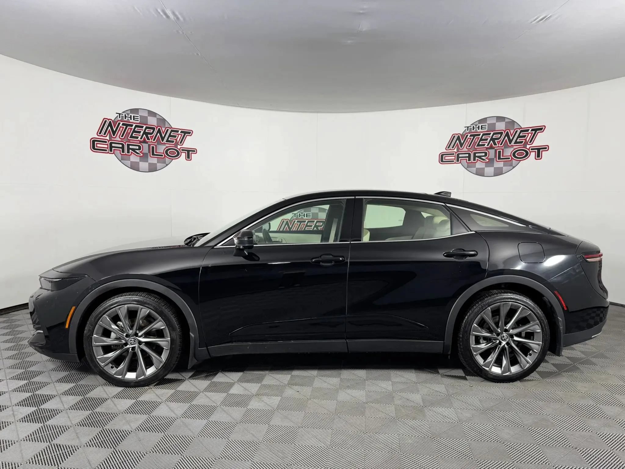 Used 2023 Toyota Crown w/ Advanced Technology Package AWD/4WD image 4