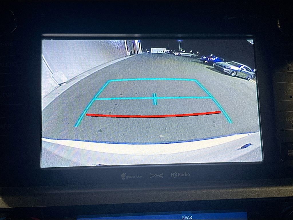 Used 2019 Toyota Highlander XLE image 18